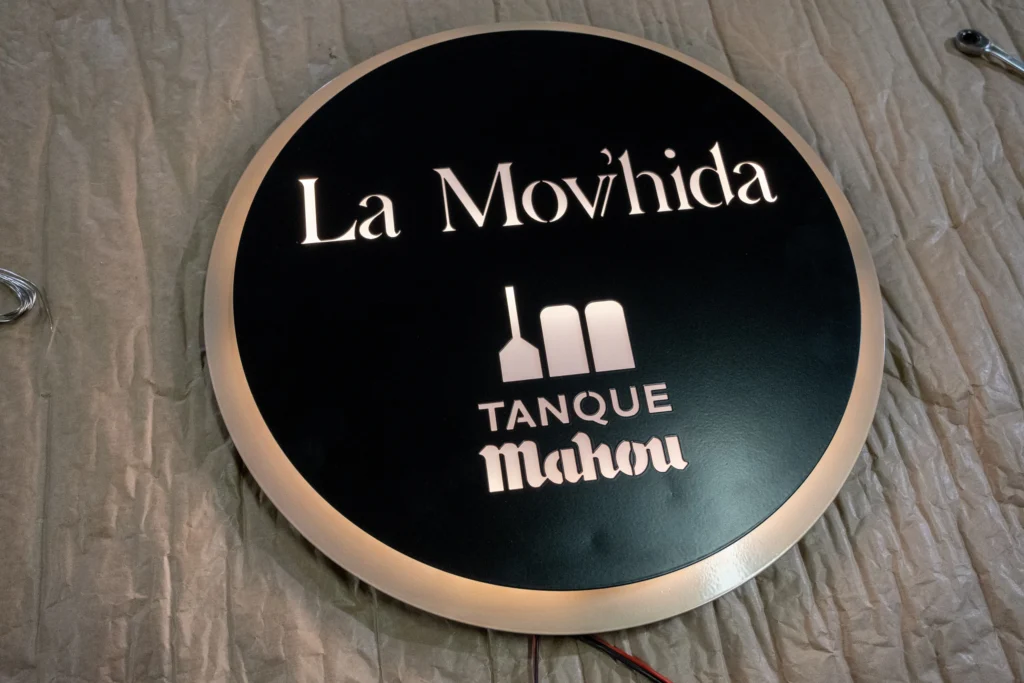 Banderola circular de La Mov’hida en el taller